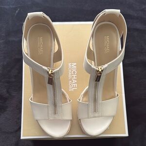 Michael Kors White Sandals with T-Strap Design and Ankle Strap